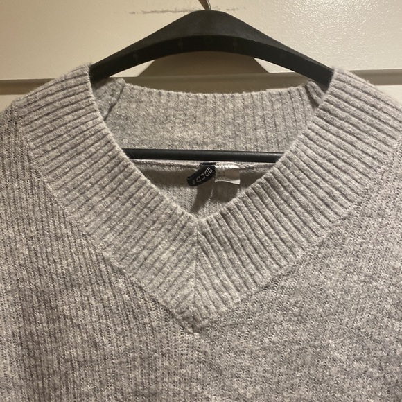 Divided sweater size Small (oversize) - Picture 2 of 7